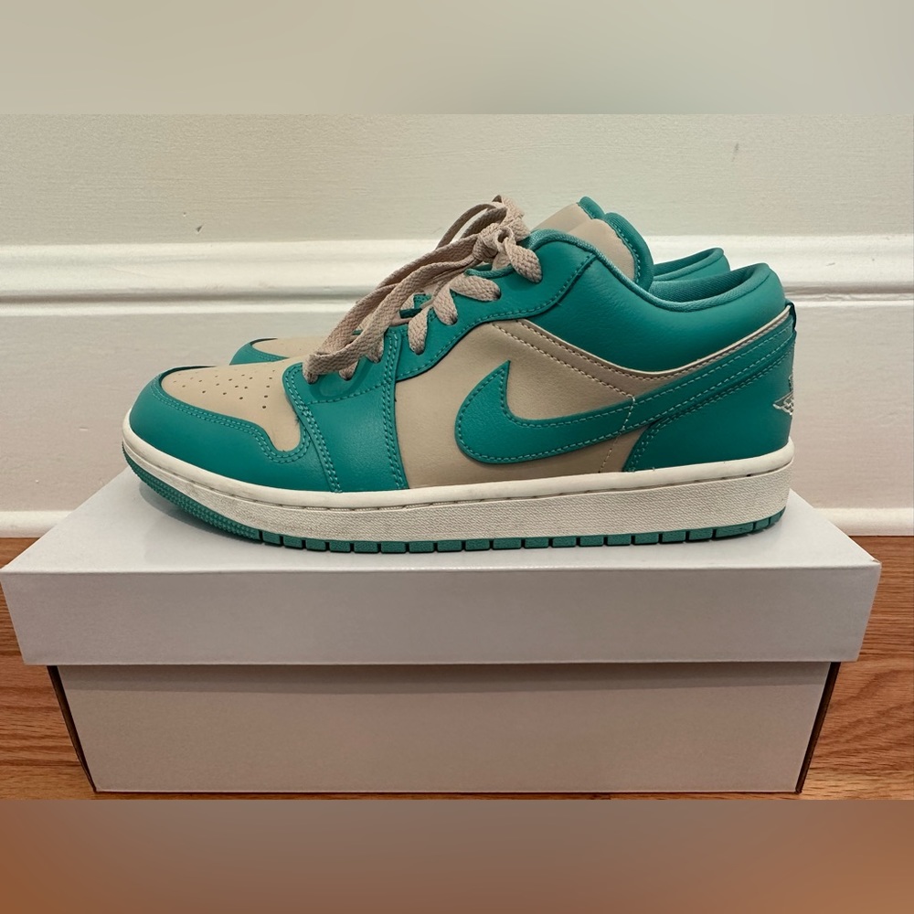 Air Jordan 1 Low Tropical Teal Women’s 10.5 / Men’s 9 EUC